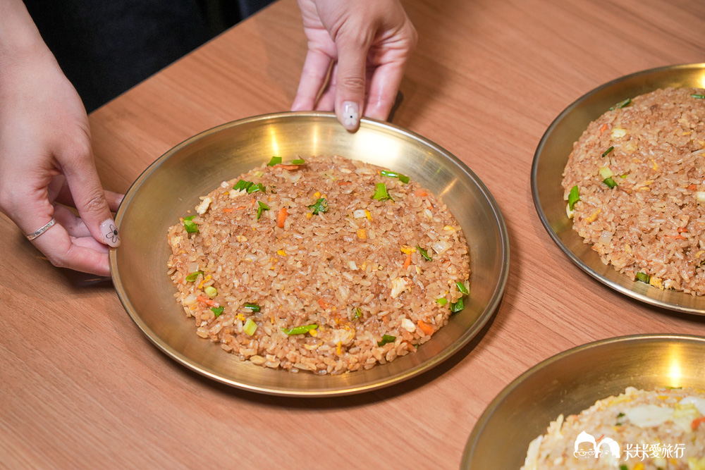 羅東宵夜酒吧｜貳貳壹零複合式宵夜，手打黑豬肉漢堡、現調調酒，深夜宵夜首選菜單