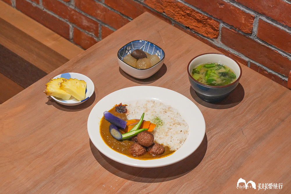 宜蘭員山美食|一簞食蔬食餐廳,深溝村穀倉老屋、當季蔬食料理菜單價格 - 第27張圖 馬薩拉植物肉丸咖哩