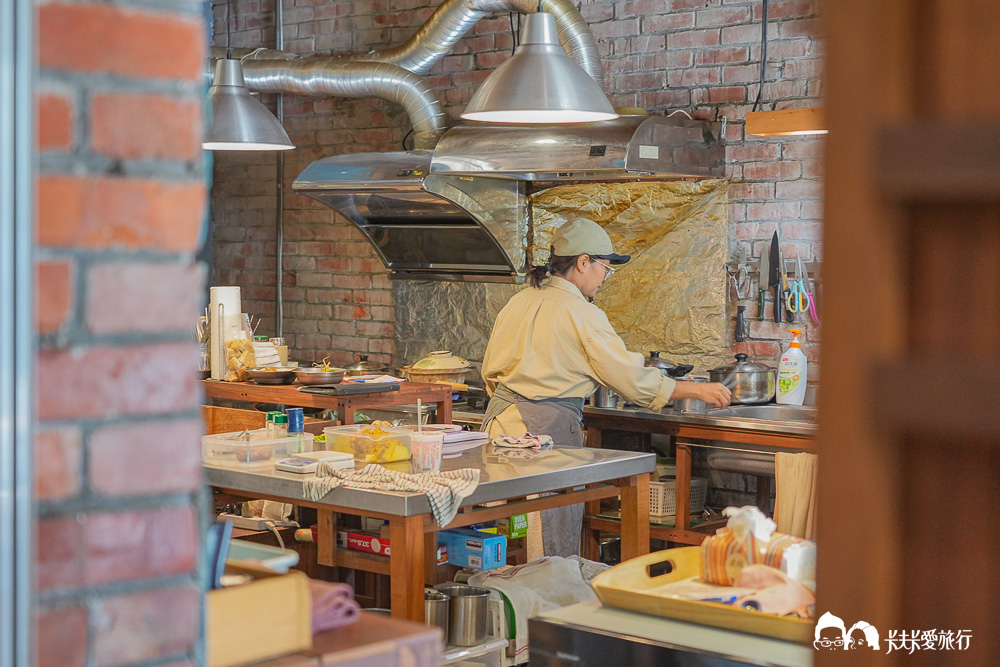 宜蘭員山美食|一簞食蔬食餐廳,深溝村穀倉老屋、當季蔬食料理菜單價格 - 第6張圖 一簞食深溝村周邊與開放式廚房