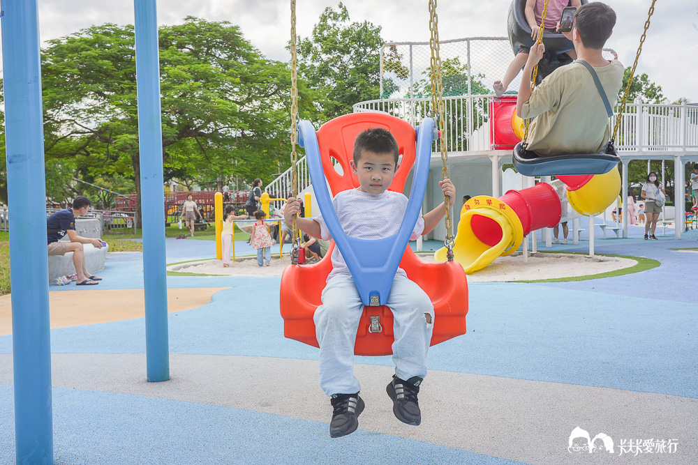 宜蘭運動公園溜滑梯|全新彩虹雲朵遊戲場開箱+戰艦溜滑梯一次玩 - 第10張圖 宜蘭運動公園溜滑梯|全新彩虹雲朵遊戲場開箱+戰艦溜滑梯一次玩