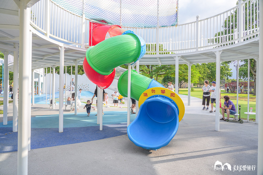 宜蘭運動公園溜滑梯|全新彩虹雲朵遊戲場開箱+戰艦溜滑梯一次玩 - 第4張圖 宜蘭運動公園溜滑梯|全新彩虹雲朵遊戲場開箱+戰艦溜滑梯一次玩