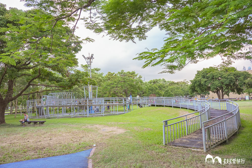 宜蘭運動公園溜滑梯|全新彩虹雲朵遊戲場開箱+戰艦溜滑梯一次玩 - 第32張圖 宜蘭運動公園溜滑梯|全新彩虹雲朵遊戲場開箱+戰艦溜滑梯一次玩