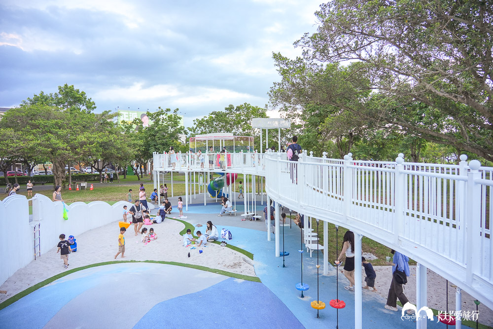 宜蘭運動公園溜滑梯|全新彩虹雲朵遊戲場開箱+戰艦溜滑梯一次玩 - 第20張圖 宜蘭運動公園溜滑梯|全新彩虹雲朵遊戲場開箱+戰艦溜滑梯一次玩
