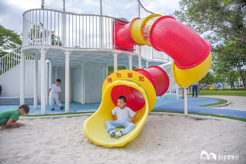 宜蘭運動公園溜滑梯|全新彩虹雲朵遊戲場開箱+戰艦溜滑梯一次玩 - 第6張圖 宜蘭運動公園溜滑梯|全新彩虹雲朵遊戲場開箱+戰艦溜滑梯一次玩