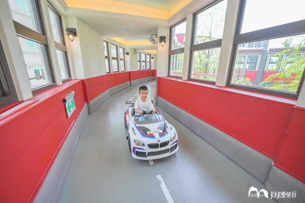 雀客童媽吉親子旅館評價|電動車賽道、溜滑梯全館放電,童享套房開箱評價 - 第3張圖 雀客童媽吉親子旅館評價|電動車賽道、溜滑梯全館放電,童享套房開箱評價