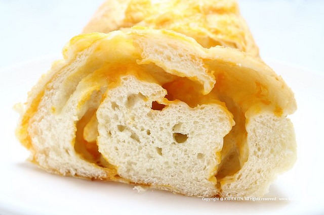 【宜蘭頭城】大溪漁港德國麵包 Zbread 德式布丁 / 起司麵包堅果多健康德國爸爸 - kafu.tw